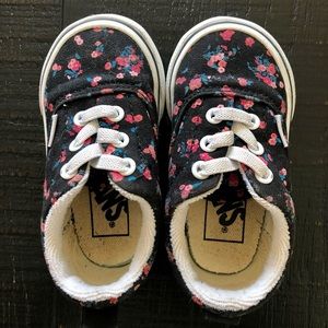 Baby girl Vans sneakers size T4